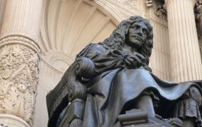 Тест. Помните ли вы что-то о Жане-Батисте Мольере? /  Памятник великому драматургу в Париже  / freeimages.com