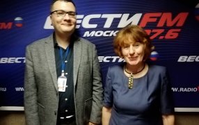 В студии программы 'Нацвопрос' на радио 'Вести FM': Ядвига Юферова и Марат Сафаров / Предоставлено 'Вести FM'