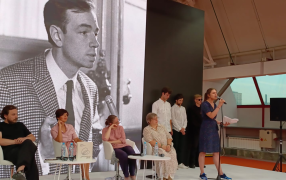 Со сцены ММКЯ звучали стихи Вознесенского / Вячеслав Немиров