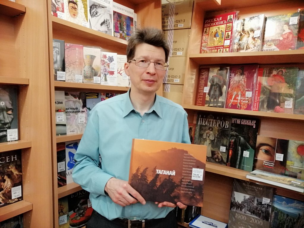Интервью с создателем единственного в Челябинске магазином арт-книги «Белая лампа» Олегом Слепых