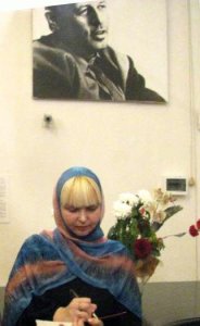 Полина Жеребцова на презентации своей книги в Сахаровском центре. 2011 / Wikipedia