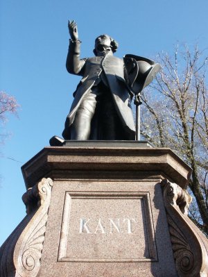Кант, памятник