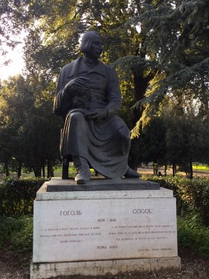 памятник гоголю в риме