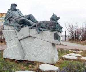 В 2011 году в центре Анадыря установлен бронзовый памятник Юрию Рытхэу скульптора Александра Рукавишникова, на месте памятника Ленину.