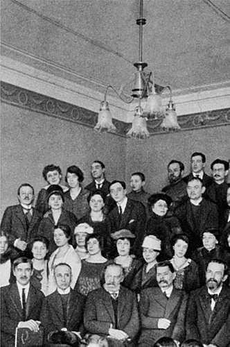 Чествование Горького в день его юбилея 16 марта 1919 г. Среди присутствующих – Блок, Гумилев, Чуковский – участники «Всемирной литературы», одного из горьковских «проектов»
