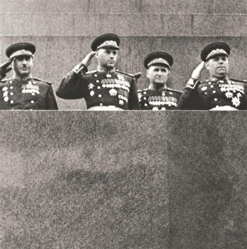 Баграмян,_Рокоссовский,_Соколовский_и_Василевский_на_трибуне_мавзолея