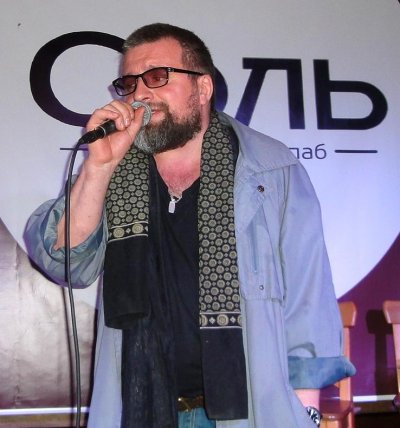 Победитель поэтического слэма Андрей Мансветов