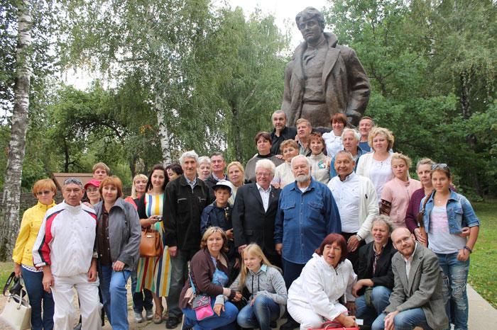Современники Есенина утверждали, что многие свои литературные вечера в 20-е годы (и до самой кончины) он начинал именно с частушки о подмосковном Орехово-Зуеве и о своём друге-поэте Николае Клюеве, расстрелянном в 1937 году