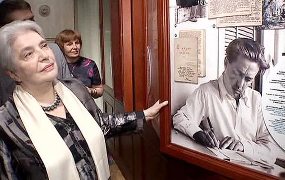 Солженицына повесили у музея гулага