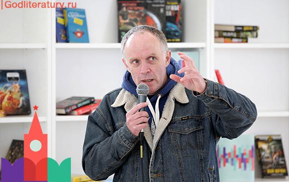Максим-Гуреев-на-презентации-книги-о-Тарковских