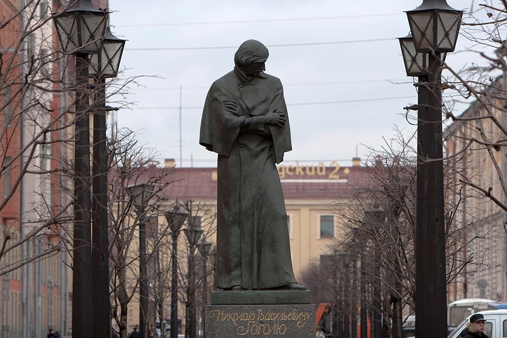 Памятник гоголю в санкт петербурге. Памятник н. в. Гоголю на малой Конюшенной. Трубецкой памятник Гоголя в Москве. Памятник Гоголю в Риме. Памятник Гоголю проект Конюшенная.