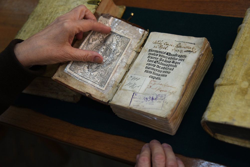 Это единственный в России экземпляр 'Великопостных проповедей' 1497 года. Теперь каждый желающий может их читать в электронном формате. / Фото: Максим Коротченко