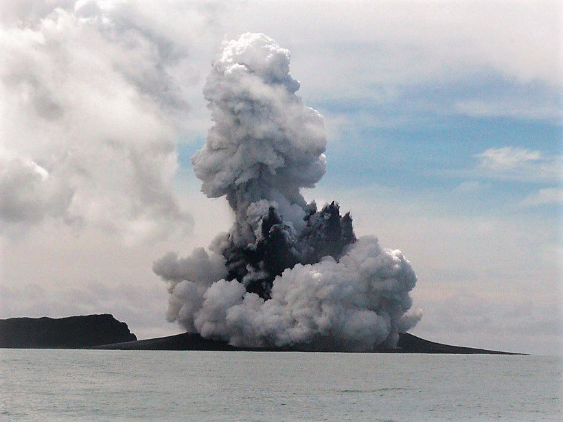 Извержение подводного вулкана Хунга-Тонга-Хунга-Хаапай / gismeteo.ru