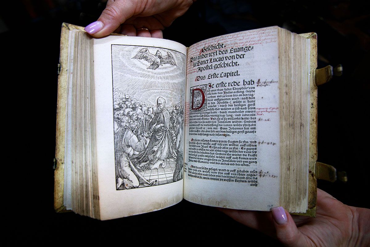 Немецкое издание Нового Завета (Das newe testament deutzsch) в переводе Мартина Лютера, напечатанное в Виттенберге в типографии Мельхиора Лоттера–младшего в 1524 году. Фото: пресс-служба РГБ