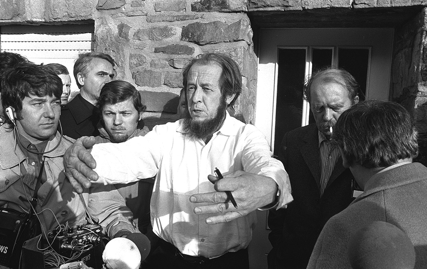 Александр Солженицын в доме Генриха Бёлля в Кёльне (ФРГ). 14.2.1974 / wikipedia.org