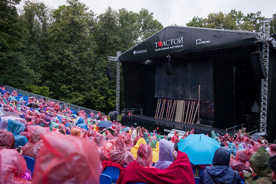  В Ясной поляне прошел Шестой театральный фестиваль под открытым небом 'Толстой' / 1tulatv.ru