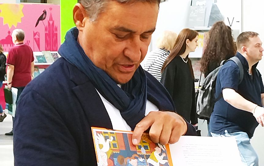 Как Камиль Ларин придумал сказки-пересказки, именуемые «Карантинный полубред, или Сказки на ночь для маленьких взрослых», он рассказал на ММКЯ / Андрей Васянин