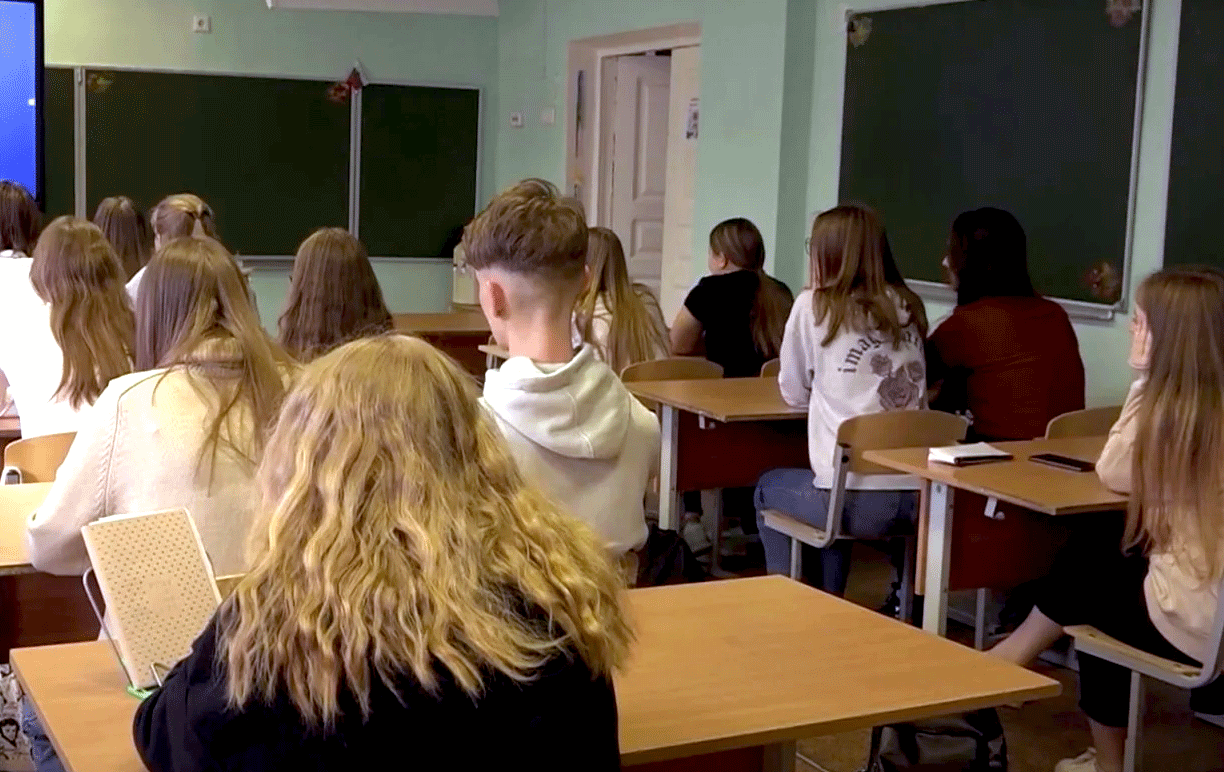 В школьную программу включат произведения советских классиков «Как закалялась сталь», «Молодая гвардия» и другие / tv-karelia.ru