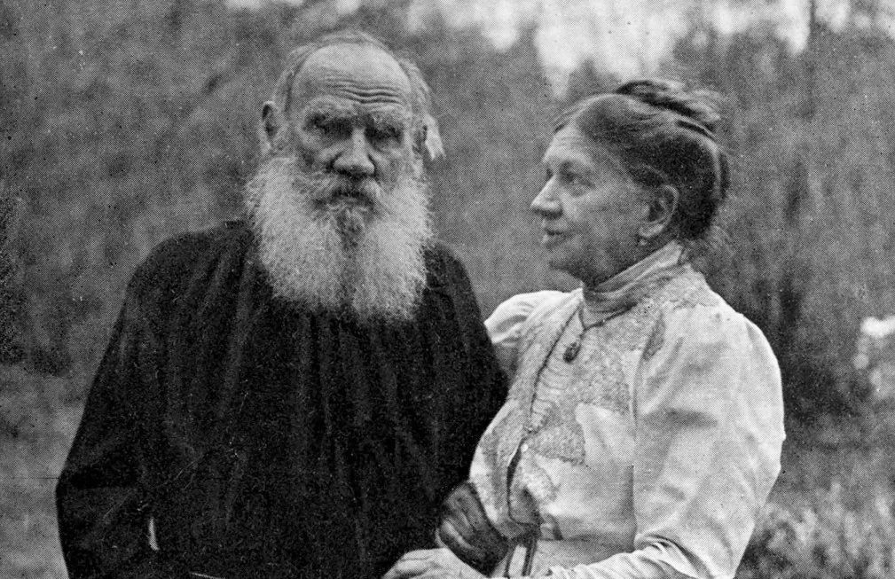 Со Львом Толстым в Ясной Поляне, за полтора месяца до смерти писателя (1910) / Фото: wikimedia.org