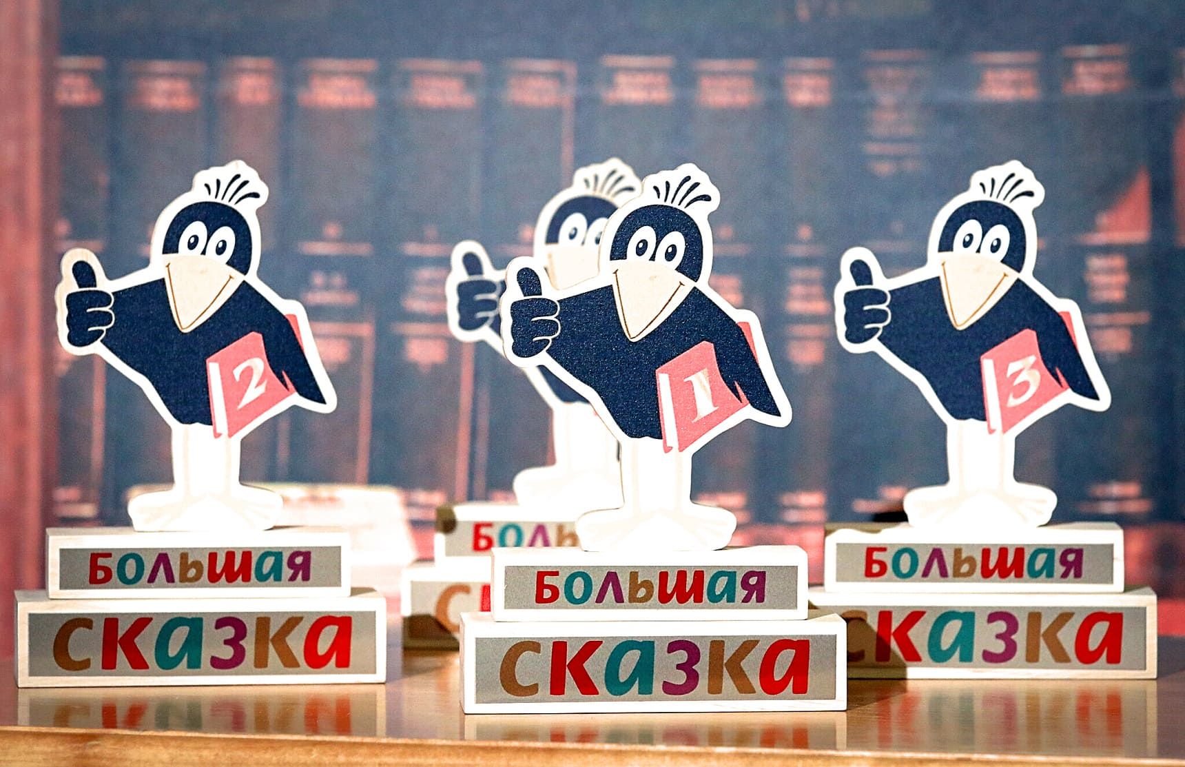 Официальный логотип премии – галчонок Хватайка,  разработанный дизайнером из Ханты-Мансийска Анастасией Жуковой / Фото: РГДБ