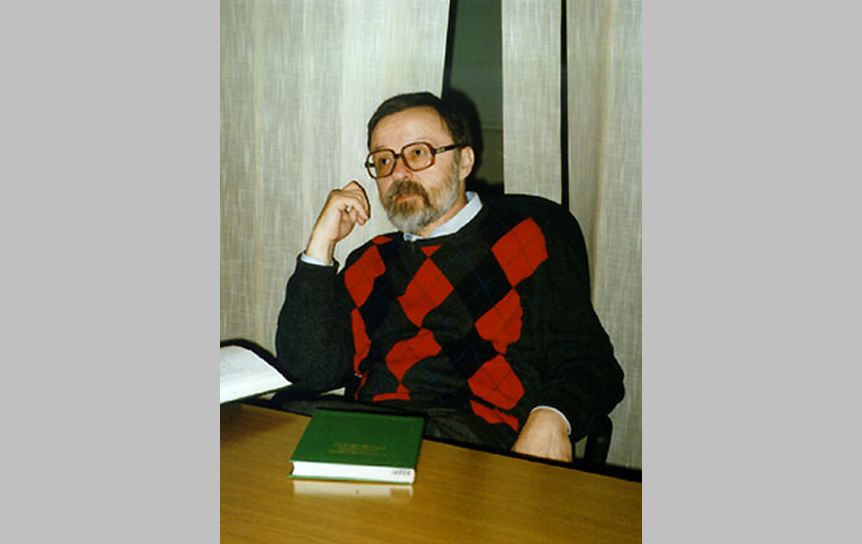 Андрей Сергеев выступает в литературном клубе «Авторник» (1997) / Дмитрий Кузьмин / Wikipedia