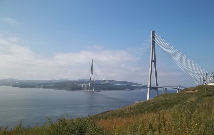 Мост на остров Русский / Wikikpedia/Martin Boswell
